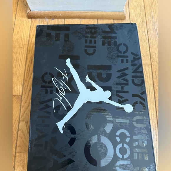 Jordan 4 - Picture 13 of 14